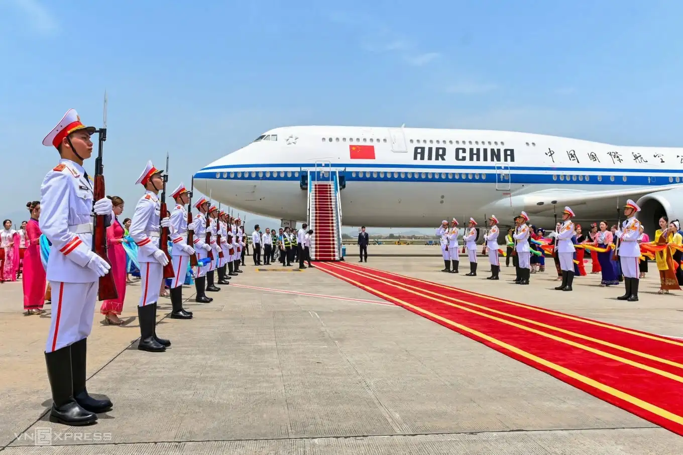 Tham dan duong trong chuyen vieng tham cua chu tich nuoc trung quoc Thảm dẫn đường được sự dụng trong việc tiếp đón quan khách ngoại giao cấp cao